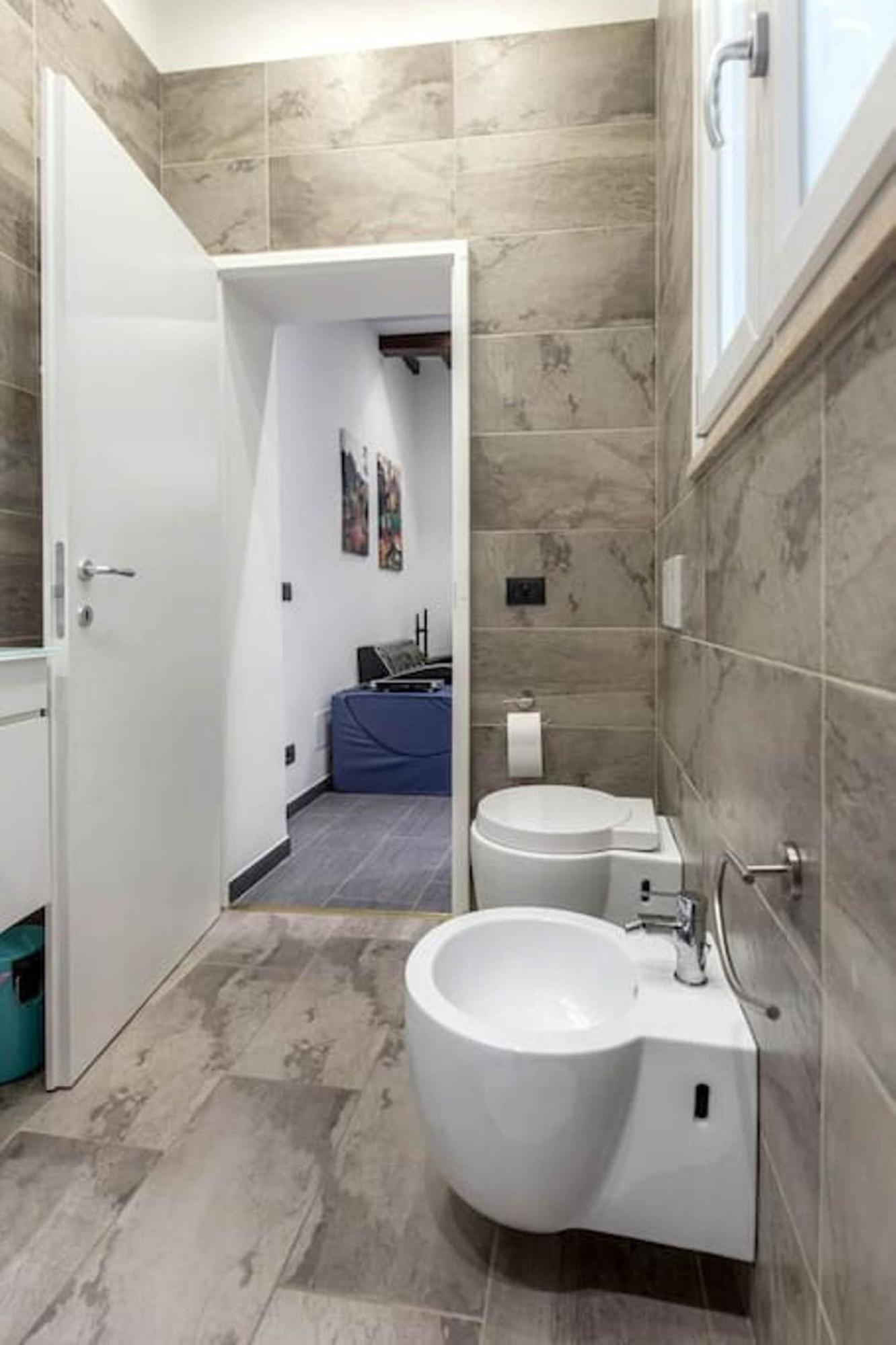 Modern House + 2 Free Bikes, Historical Center Of *