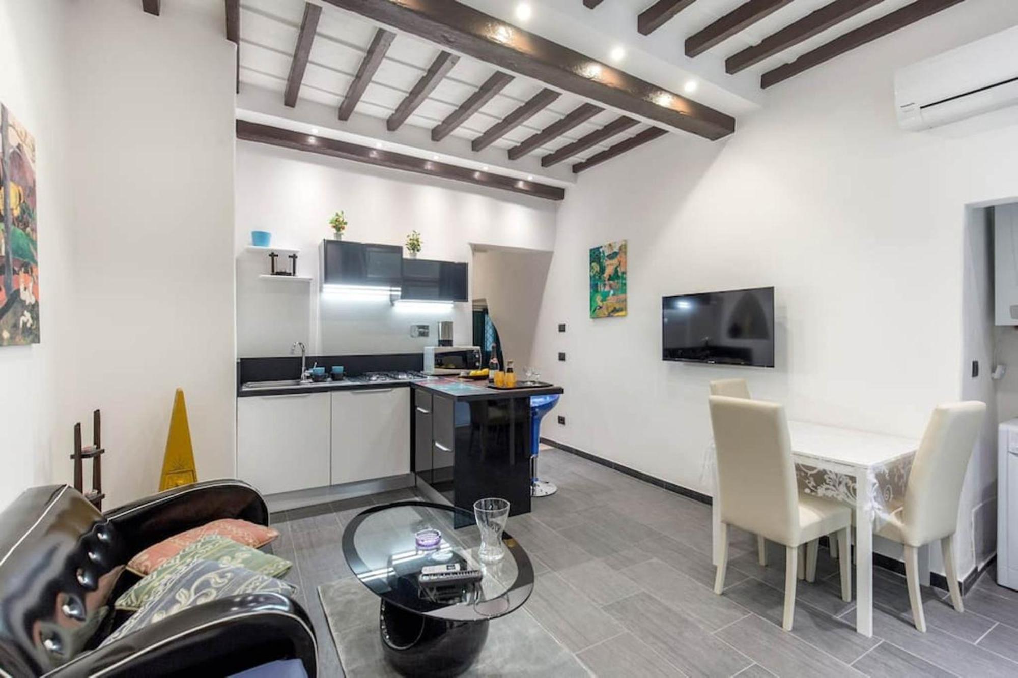 Modern House + 2 Free Bikes, Historical Center Of *